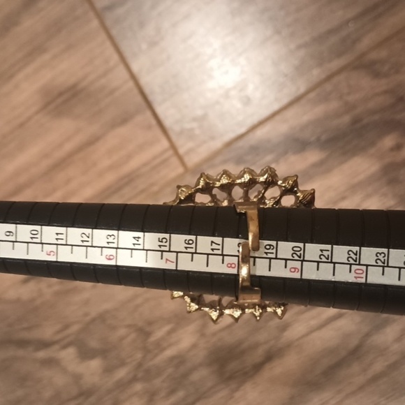 Large costume rhinestone ring with adjustable band in good used condition - Picture 7 of 7